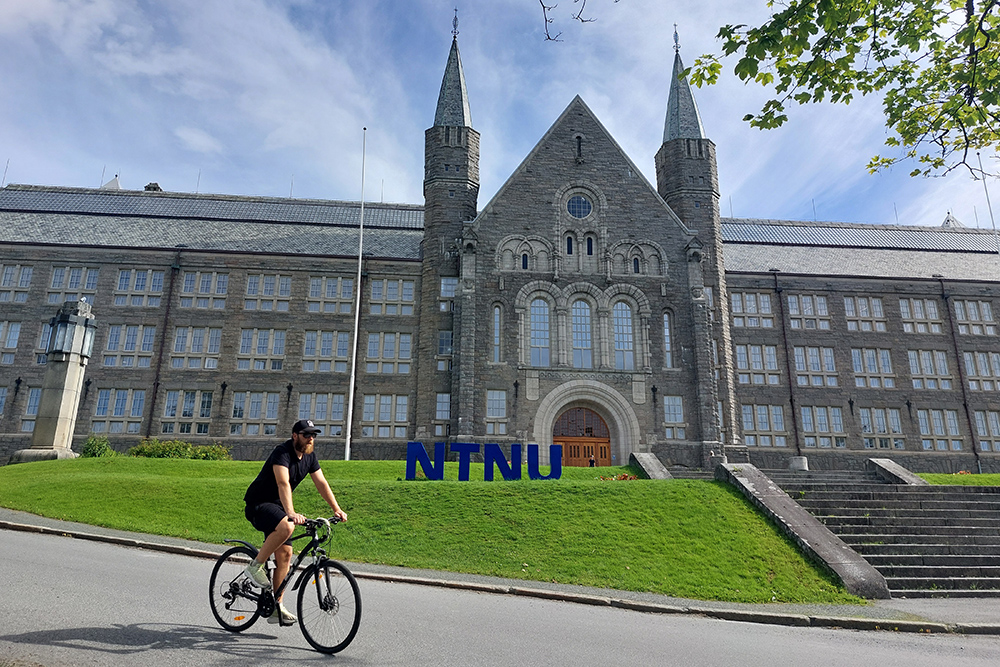 Image: The main building of NTNU.